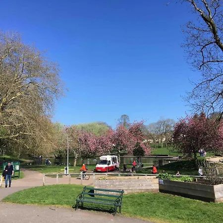 Superb Peaceful 1 Bed In St George. *