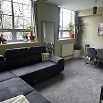Superb Peaceful 1 Bed In St George. * בריסטול