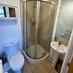 דירה Superb Peaceful 1 Bed In St George. *