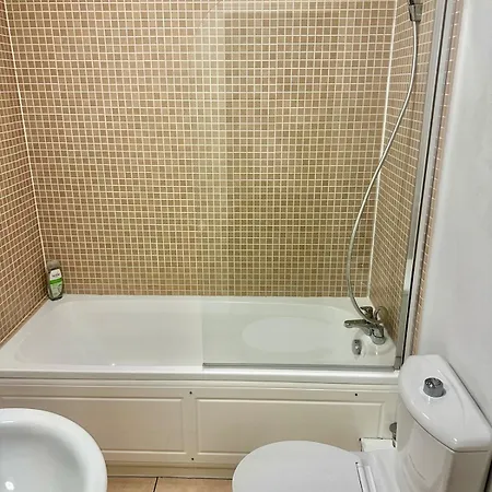 Superb Peaceful 1 Bed In St George. * Bristol