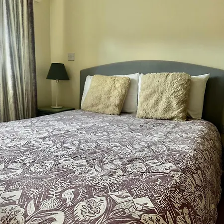 Superb Peaceful 1 Bed In St George. * Bristol