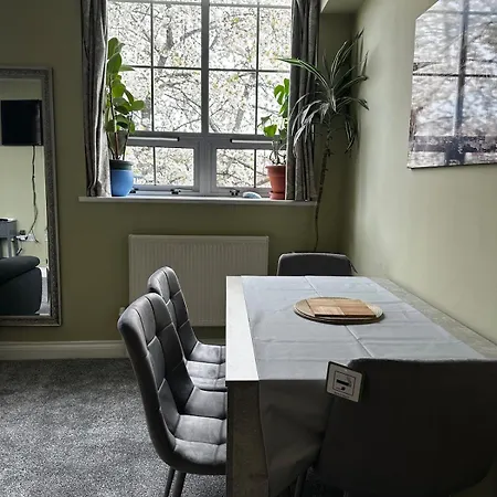 Superb Peaceful 1 Bed In St George. Bristol
