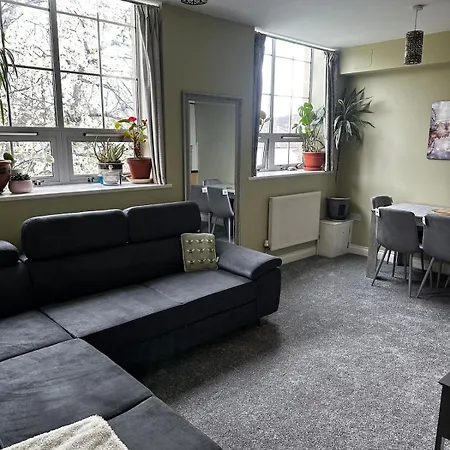 Superb Peaceful 1 Bed In St George. * Bristol
