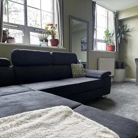 Superb Peaceful 1 Bed In St George. בריסטול