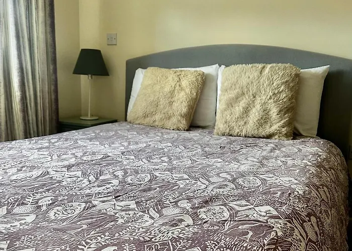 Superb Peaceful 1 Bed In St George. * Bristol