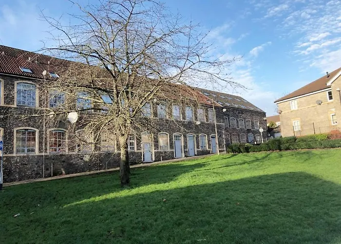 Superb Peaceful 1 Bed In St George.