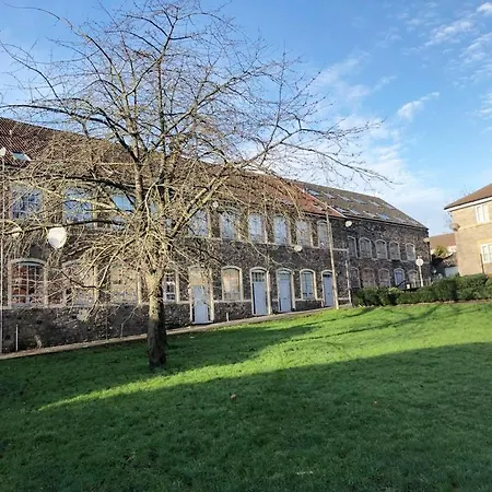 Superb Peaceful 1 Bed In St George.