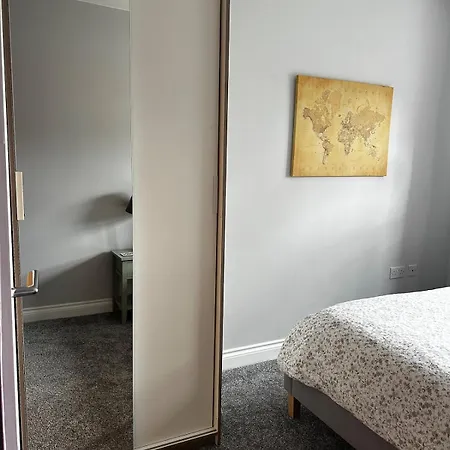 Superb Peaceful 1 Bed In St George. *