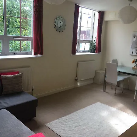 Superb Peaceful 1 Bed In St George. *