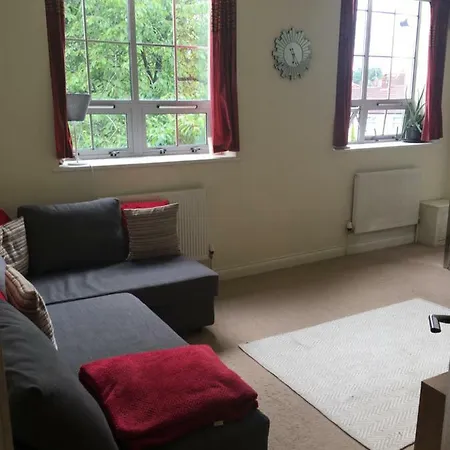 Superb Peaceful 1 Bed In St George. Daire *