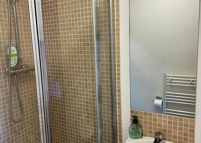 Superb Peaceful 1 Bed In St George. アパート *